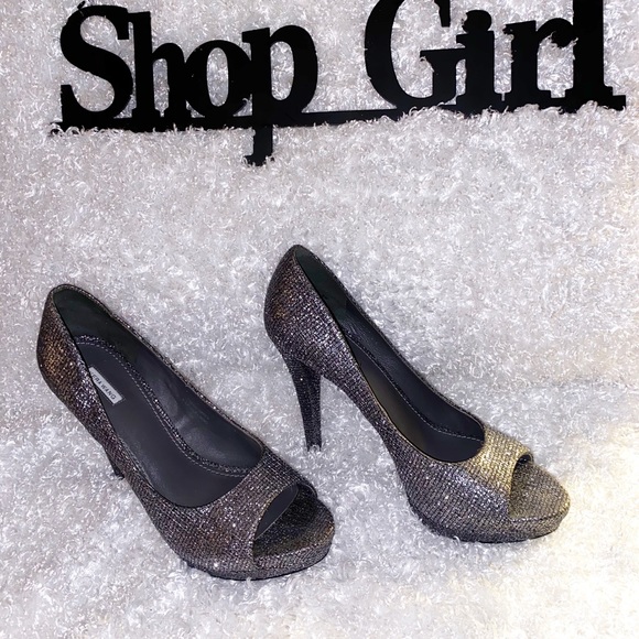 Vera Wang Heels - Picture 1 of 1